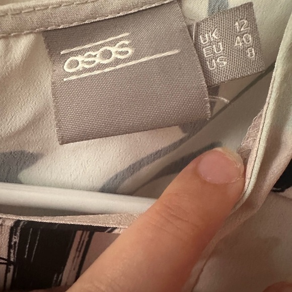 ASOS Abstract Side Ruched Ribbon Tie Dress - Picture 13 of 16